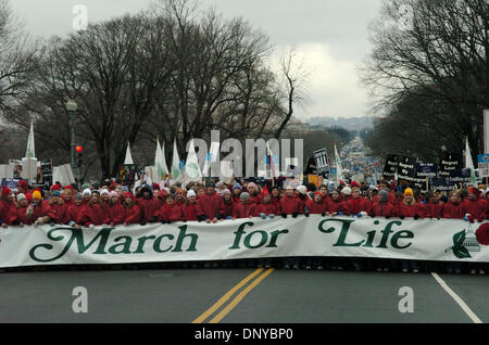 Jan 23, 2006 ; Washington, DC, USA ; les partisans pro-vie prendre part à la Marche pour la vie à Washington, DC Le 23 janvier 2006, pour marquer le 33e anniversaire de la décision Roe c. Wade qui a légalisé l'avortement. Crédit obligatoire : Photo par Gordon M. Grant/ZUMA Press. (©) Copyright 2006 par Gordon M. Grant Banque D'Images