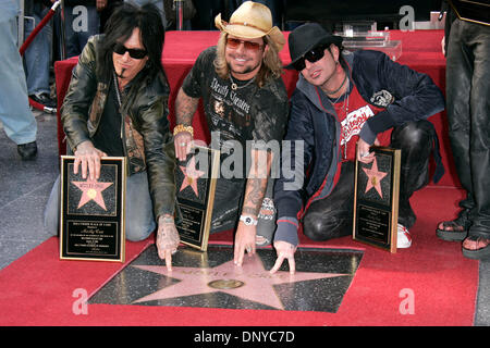 Jan 25, 2006 ; Hollywood, Californie, USA ; Rockers Nikki Sixx, Vince Neil & Tommy Lee comme Motley Crue reçoit une étoile sur le Walk of Fame. Crédit obligatoire : Photo de Lisa O'Connor/ZUMA Press. (©) Copyright 2005 by Lisa O'Connor Banque D'Images