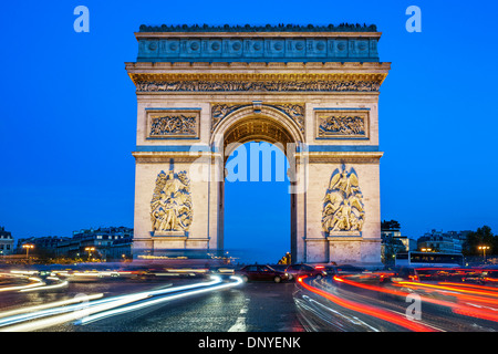 Arc de Triomphe la nuit, Paris, France Banque D'Images