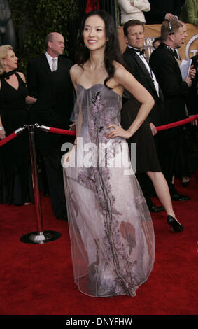 Jan 29, 2006 ; Los Angeles, CA, USA ; Ziyi Zhang arrivant à la 12e édition annuelle des Screen Actors Guild Awards tenue au Shrine Exposition Center. Crédit obligatoire : Photo de Lisa O'Connor/ZUMA Press. (©) Copyright 2006 by Lisa O'Connor Banque D'Images