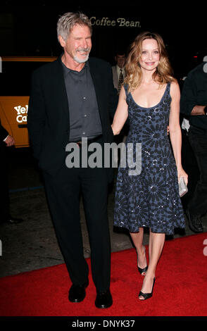 Feb 2, 2006 ; Hollywood, Californie, USA ; acteur HARRISON FORD et actrice Calista Flockhart au 'Pare-feu' Première mondiale tenue au Grauman's Chinese Theatre. Crédit obligatoire : Photo de Lisa O'Connor/ZUMA Press. (©) Copyright 2006 by Lisa O'Connor Banque D'Images