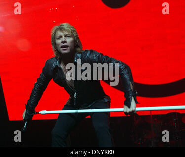 Feb 02, 2006 ; Washington, DC, USA ; Singer Jon Bon Jovi réalise vivre comme le 'Bon Jovi' tour 2006 fait une halte à la MCI Center situé à Washington. Crédit obligatoire : Photo par Jason Moore/ZUMA Press. (©) Copyright 2006 par Jason Moore Banque D'Images