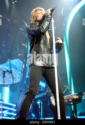 Feb 02, 2006 ; Washington, DC, USA ; Singer Jon Bon Jovi réalise vivre comme le 'Bon Jovi' tour 2006 fait une halte à la MCI Center situé à Washington. Crédit obligatoire : Photo par Jason Moore/ZUMA Press. (©) Copyright 2006 par Jason Moore Banque D'Images