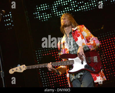 Feb 02, 2006 ; Washington, DC, USA ; les musiciens 'fou' Chevaux et jouez en live comme ils ouvrent pour Bon Jovi's tour 2006 s'arrêter au MCI Center situé à Washington. Crédit obligatoire : Photo par Jason Moore/ZUMA Press. (©) Copyright 2006 par Jason Moore Banque D'Images