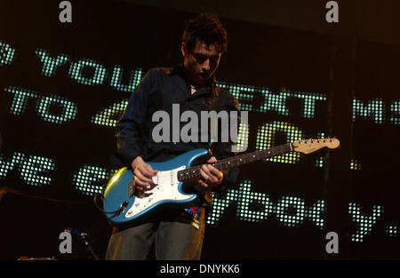 Feb 02, 2006 ; Washington, DC, USA ; les musiciens 'fou' Chevaux et jouez en live comme ils ouvrent pour Bon Jovi's tour 2006 s'arrêter au MCI Center situé à Washington. Crédit obligatoire : Photo par Jason Moore/ZUMA Press. (©) Copyright 2006 par Jason Moore Banque D'Images