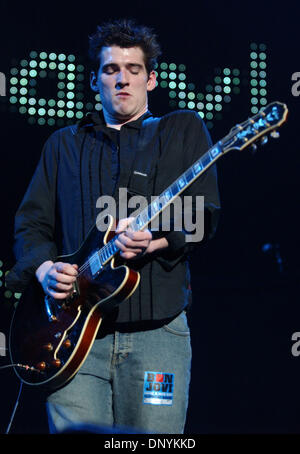 Feb 02, 2006 ; Washington, DC, USA ; les musiciens 'fou' Chevaux et jouez en live comme ils ouvrent pour Bon Jovi's tour 2006 s'arrêter au MCI Center situé à Washington. Crédit obligatoire : Photo par Jason Moore/ZUMA Press. (©) Copyright 2006 par Jason Moore Banque D'Images