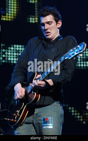 Feb 02, 2006 ; Washington, DC, USA ; les musiciens 'fou' Chevaux et jouez en live comme ils ouvrent pour Bon Jovi's tour 2006 s'arrêter au MCI Center situé à Washington. Crédit obligatoire : Photo par Jason Moore/ZUMA Press. (©) Copyright 2006 par Jason Moore Banque D'Images