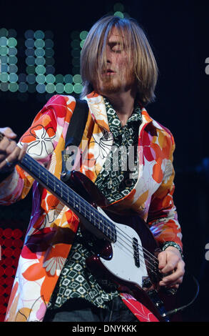 Feb 02, 2006 ; Washington, DC, USA ; les musiciens 'fou' Chevaux et jouez en live comme ils ouvrent pour Bon Jovi's tour 2006 s'arrêter au MCI Center situé à Washington. Crédit obligatoire : Photo par Jason Moore/ZUMA Press. (©) Copyright 2006 par Jason Moore Banque D'Images