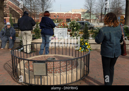 Feb 08, 2006 ; Atlanta, GA, USA ; Coretta Scott King's au repos temporaire place au Centre Martin Luther King à Atlanta. Son corps finira par être enterré dans une tombe à côté de la tombe de son mari, sur une île entourée d'un bassin d'eau. Crédit obligatoire : Photo de Robin Nelson/ZUMA Press. (©) Copyright 2006 by Robin Nelson Banque D'Images