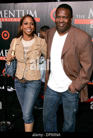 Feb 22, 2006 ; Hollywood, Californie, USA ; l'actrice HOLLY ROBINSON PEETE-mari & RODNEY PEETE au 'Seat Filler' Los Angeles Premiere tenue au El Capitan Theatre. Crédit obligatoire : Photo de Lisa O'Connor/ZUMA Press. (©) Copyright 2006 by Lisa O'Connor Banque D'Images