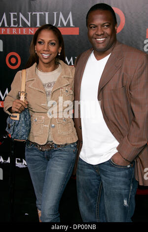 Feb 22, 2006 ; Hollywood, Californie, USA ; l'actrice HOLLY ROBINSON PEETE-mari & RODNEY PEETE au 'Seat Filler' Los Angeles Premiere tenue au El Capitan Theatre. Crédit obligatoire : Photo de Lisa O'Connor/ZUMA Press. (©) Copyright 2006 by Lisa O'Connor Banque D'Images