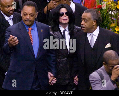 Michael Joseph Jackson (16 août 2000 29, 1958 - Juin 25, 2009) l'artiste américaine superstar, artiste, et homme d'affaires - le 'roi de la Pop" est mort d'une crise cardiaque à l'UCLA Medical Center. Scène musicale débute à 11 en tant que membre de la Jackson 5. En 1971, Solo - avec cinq albums les plus vendus au monde. Jacko's MTV videos étaient légendaires. 13 Grammy Awards et numéro 1 des célibataires - Banque D'Images