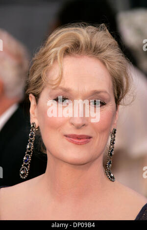 OSCARS 2007 - Actrice dans un premier rôle. Candidat : Meryl Streep - The Devil Wears Prada. Rôle désigné. Meryl Streep joue Miranda Priestly, la rédactrice de mode difficile sèchement scandaleux dont les offres rendre la vie de ses deux assistants un inquiétant défi. Sur la photo : Mar 05, 2006 ; Los Angeles, CA, USA ; OSCARS 2006 : Meryl Streep arrivant à la 78e Academy Awards annuels h Banque D'Images