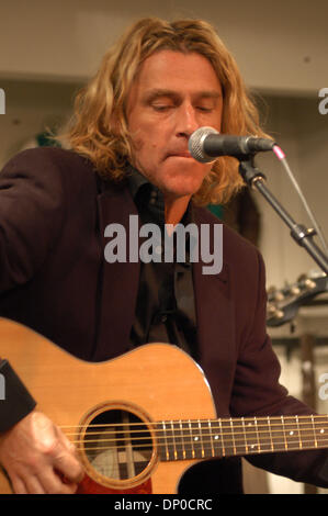 Mar 08, 2006 ; New York, NY, USA ; Chanteur ED ROLAND de Collective Soul en live à un concert privé à la Kenneth Cole Store à New York. Crédit obligatoire : Photo par Jeffrey Geller/ZUMA Press. (©) Copyright 2006 by Jeffrey Geller Banque D'Images