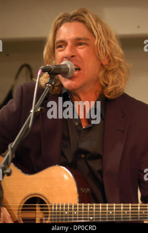 Mar 08, 2006 ; New York, NY, USA ; Chanteur ED ROLAND de Collective Soul en live à un concert privé à la Kenneth Cole Store à New York. Crédit obligatoire : Photo par Jeffrey Geller/ZUMA Press. (©) Copyright 2006 by Jeffrey Geller Banque D'Images