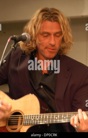 Mar 08, 2006 ; New York, NY, USA ; Chanteur ED ROLAND de Collective Soul en live à un concert privé à la Kenneth Cole Store à New York. Crédit obligatoire : Photo par Jeffrey Geller/ZUMA Press. (©) Copyright 2006 by Jeffrey Geller Banque D'Images