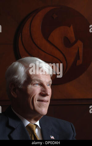 30 mai 2006 - Orlando, Floride, Etats-Unis - un portrait de l'Université de Floride Centrale Le président JOHN HITT à l'alumni center d'Orlando, Floride, le 30 mai 2006. L'UCF est la plus grande université dans l'état de Floride. (Crédit Image : © Ebanhack Phelan/ZUMA Press) Banque D'Images