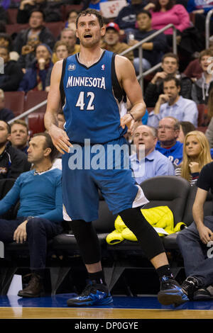 6 janvier 2014 : Minnesota Timberwolves avant Kevin Love (42) réagit à son tir au cours de la NBA match entre les Minnesota Timberwolves et les Philadelphia 76ers au Wells Fargo Center de Philadelphie, Pennsylvanie. Les Timberwolves gagner 126-95. Christopher (Szagola/Cal Sport Media) Banque D'Images