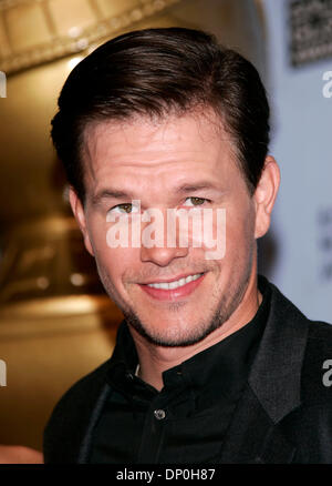 Mar 23, 2006 ; Los Angeles, CA, USA ; dossier PHOTO. L'acteur Mark Wahlberg et sa petite amie, modèle RHEA DURHAM ont un petit garçon qu'ils ont nommé Michael Mar 21st 2006. PHOTO D'ARCHIVES : Mai 13, 2005 ; Los Angeles ; acteur Mark Wahlberg au Golden Globe 2006 Mises en candidature s'est tenue à l'hôtel Hilton. Crédit obligatoire : Photo de Lisa O'Connor/ZUMA Press. (©) Copyright 2006 by Lisa O'Connor Banque D'Images