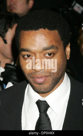 Mar 20, 2006 ; New York, NY, USA ; acteur Chiwetel Ejiofor lors de la première mondiale de "l'intérieur de l'homme" tenu à la Ziegfeld Theatre. Crédit obligatoire : Photo par Nancy/Kaszerman ZUMA Press. (©) Copyright 2006 by Kaszerman Banque D'Images