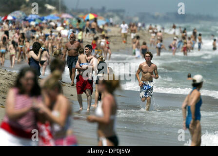 Mar 21, 2006 ; Delray Beach, FL, USA ; Spring Breakers de masse sur le Sud Delray Beach. Delray est peut-être pas aussi sauvage que certains aiment, mais beaucoup disent que c'est paisible et reposant. Crédit obligatoire : Photo par Chris Matula/Palm Beach Post/ZUMA Press. (©) Copyright 2006 par Palm Beach Post Banque D'Images