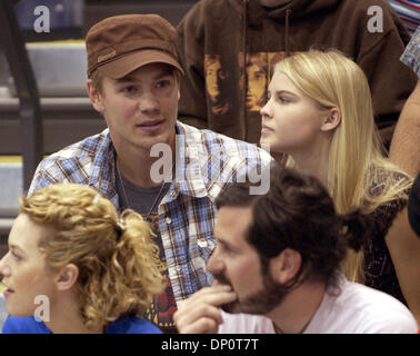 Apr 02, 2006 ; Wilmington, NC, USA ; acteur Chad Michael Murray et nouveau fiancé KENZIE DALTON apparaissent à la 3ème conférence annuelle One Tree Hill celebrity match de basket-ball qui a eu lieu à la Schwartz Center sur le campus de Cape Fear Community College. L'ensemble des produits sera bénéfique pour le Wilmington Family YMCA, à la famille et le programme Big Brother Childrens Museum de Wilmington. Fr acteurs Banque D'Images