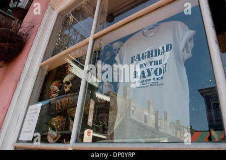 Apr 09, 2006, New Orleans, LA, USA ; Bagdad sur le Bayou T-shirt dans un magasin de souvenirs à New Orleans, LA. Crédit obligatoire : Photo par Kayte/Deioma ZUMA Press. (©) Copyright 2006 by Kayte Deioma Banque D'Images