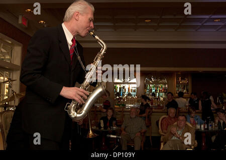Apr 10, 2006, New Orleans, LA, USA ; Le Maryland Jazz Band de Cologne, Allemagne effectue au Royal Sonesta Hotel New Orleans en avril 2006 sur 10,. Le groupe, dirigé par le tromboniste, Gerhard 'Doggy' Hund, voyages à la Nouvelle Orléans pour effectuer avec les musiciens de jazz dans les théâtres de l'ensemble de la ville. Après l'ouragan Katrina, le groupe a tenu à collecteurs de bars et pubs autour de Cologne pour élever mone Banque D'Images