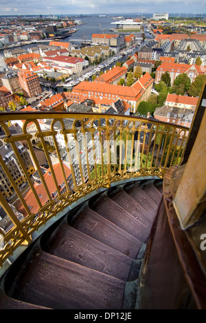 Escaliers sur clocher de l'église, de style baroque néerlandais Vor Frelsers avec Kirke (l'église de Notre Sauveur), Copenhague, Danemark, de l'Architecture Banque D'Images