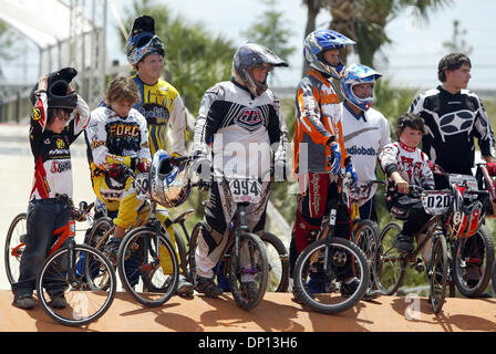 Apr 14, 2006 ; West Palm Beach, FL, USA ; BMX Okeeheelee Easter Classic, une épreuve de qualification olympique de BMX race, exécute le samedi et dimanche, 15 et 16 avril au Parc Okeeheelee en banlieue de West Palm Beach. Vendredi des activités cliniques. Le BMX est un sport olympique en 2008. Chute de la porte à 11 heures le samedi, avec les pour aller en premier. Les concurrents de partout aux Etats-Unis et dans certaines parties du monde. Banque D'Images