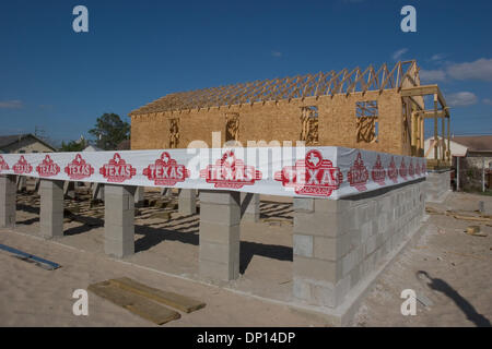 Apr 18, 2006, New Orleans, LA, USA ; les maisons à diverses étapes de construction à Habitat pour l'humanité Village des musiciens dans la région de la Nouvelle Orléans Ninth Ward. Harry Connick Jr. et Branford Marsalis imaginé le projet de house New Orleans déplacées des musiciens. La première phase du projet comprend 70 maisons et l'Ellis Marsalis Performance Center. Les espoirs de l'habitat pour construire 450 Banque D'Images