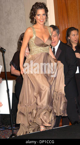 Apr 28, 2006 ; Los Angeles, CA, USA ; l'actrice KELLY MONACO lors de la 33e remise des prix Daytime Emmy Salle de presse, tenue au Kodak Theatre, à Hollywood. Crédit obligatoire : Photo par Paul Fenton/ZUMA KPA.. (©) Copyright 2006 by Paul Fenton Banque D'Images