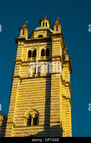 Tolwer d'église cathédrale San Lorenzo Piazza San Lorenzo square vieille ville Gênes Ligurie Italie Europe Banque D'Images