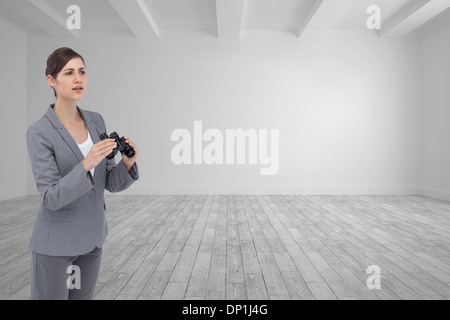 Composite image of businesswoman with binoculars Banque D'Images