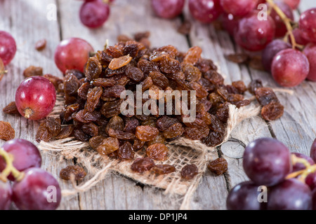 Tas de raisins avec fruits frais Banque D'Images