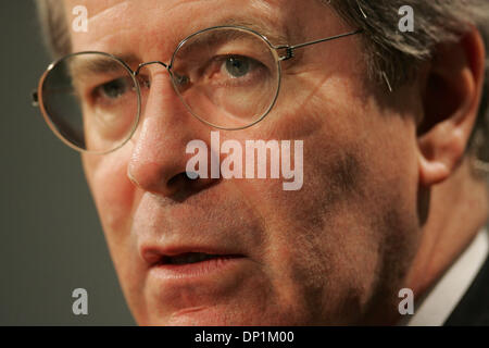 05 mai 2006, à San Diego, CA, USA ; l'ambassadeur de France aux États-Unis JEAN-DAVID LEVITTE traite du San Diego Union-Tribune Conseil de rédaction. Crédit obligatoire : Photo par John R. McCutchen/SDU-T/ZUMA Press. (©) Copyright 2006 by SDU-T Banque D'Images