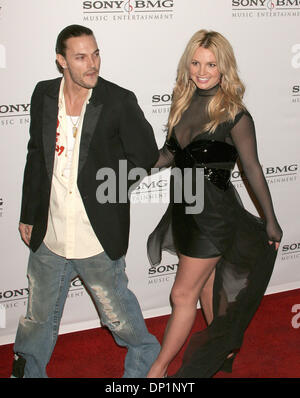 10 mai 2006, Britney Spears et son mari Kevin Federline attendent leur deuxième enfant ensemble, Spears a dit à David Letterman lors d'une visite surprise à son spectacle. PHOTO : Feb 08, 2006 ; Los Angeles, CA, USA ; Singer Britney Spears et Kevin Federline arrivant au poste Sony BMG Grammy a tenu à l'Tropicana Bar dans le Hollywood Roosevelt Hotel. Crédit photo : obligatoire Banque D'Images