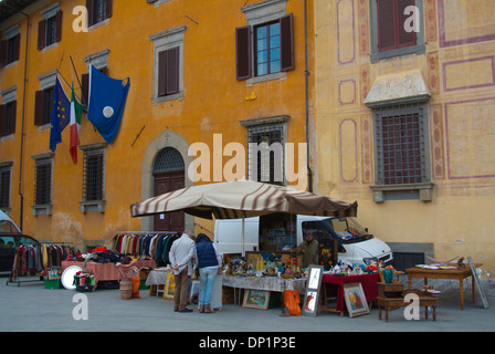 Décrochage des marchés à Piazza dei Cavalieri les chevaliers Square vieille ville Pise ville région Toscane Italie Europe Banque D'Images