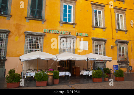 Ristorante Giglio Giglio square restaurant Piazza San vieille ville ville de Lucques région Toscane Italie Europe Banque D'Images