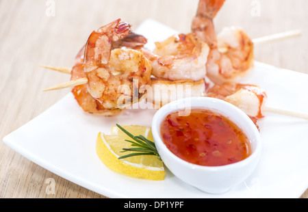 Cuisine de fête (brochettes de crevettes avec Sauce Chili Sucrée) Banque D'Images