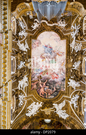 Nef avec une fresque au plafond, l'église de Santa Maria della Vittoria, Rome, Latium, Italie Banque D'Images