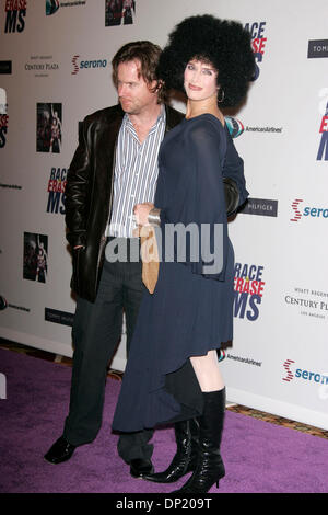 12 mai, 2006 ; Century City, Californie, USA ; l'actrice BROOKE SHIELDS & Mari CHRIS HENCHY à la 13e course annuelle pour effacer MS gala tenu à l'hôtel Hyatt Regency Century Plaza Hotel. Crédit obligatoire : Photo de Lisa O'Connor/ZUMA Press. (©) Copyright 2006 by Lisa O'Connor Banque D'Images