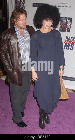 12 mai, 2006 ; Los Angeles, CA, USA ; l'actrice BROOKE SHIELDS et mari CHRIS HENCHY à la 13e course annuelle pour effacer MS gala tenu à l'hôtel Hyatt Regency Century Plaze Hotel. Crédit obligatoire : Photo par Paul Fenton/ZUMA KPA.. (©) Copyright 2006 by Paul Fenton Banque D'Images