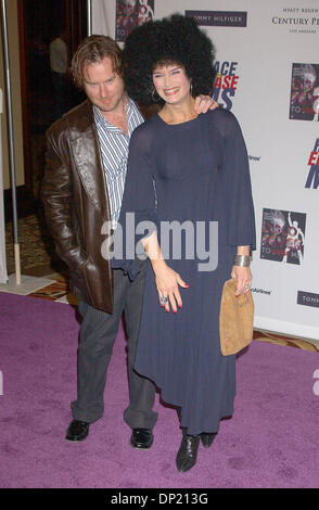 12 mai, 2006 ; Los Angeles, CA, USA ; l'actrice BROOKE SHIELDS et mari CHRIS HENCHY à la 13e course annuelle pour effacer MS gala tenu à l'hôtel Hyatt Regency Century Plaze Hotel. Crédit obligatoire : Photo par Paul Fenton/ZUMA KPA.. (©) Copyright 2006 by Paul Fenton Banque D'Images