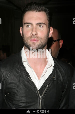 16 mai, 2006 ; Los Angeles, CA, USA, chanteur du groupe Maroon 5 Adam Levine arrivant à l 2006 Prix Pop IMC tenue au Regent Beverly Wilshire Hotel. Crédit obligatoire : Photo par Marianna Massey Jour/ZUMA Press. (©) Copyright 2006 par Marianna jour Massey Banque D'Images