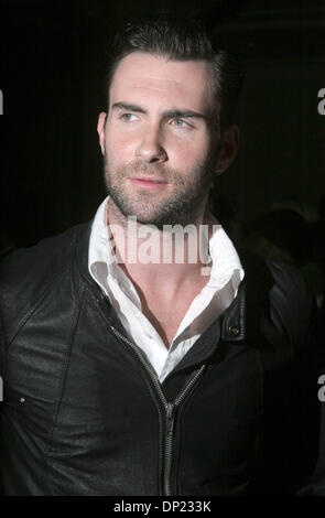 16 mai, 2006 ; Los Angeles, CA, USA, chanteur du groupe Maroon 5 Adam Levine arrivant à l 2006 Prix Pop IMC tenue au Regent Beverly Wilshire Hotel. Crédit obligatoire : Photo par Marianna Massey Jour/ZUMA Press. (©) Copyright 2006 par Marianna jour Massey Banque D'Images