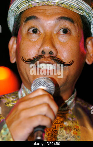 16 mai 2006, Manhattan, NY, USA ; NY PAPIERS. Gagnant du concours de moustache Tom Vu d'Orlando, en Floride, au New York City aux Championnats barbe et moustache à la Knitting Factory. Crédit obligatoire : Photo par Bryan Smith/ZUMA Press. (©) Copyright 2006 par Bryan Smith Banque D'Images