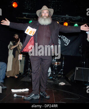 16 mai 2006, Manhattan, NY, USA ; NY PAPIERS. Barbe non identifié catégorie compétiteur lors de la New York City aux Championnats barbe et moustache à la Knitting Factory. Crédit obligatoire : Photo par Bryan Smith/ZUMA Press. (©) Copyright 2006 par Bryan Smith Banque D'Images