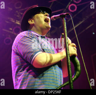 17 mai 2006, à Myrtle Beach, SC, États-Unis d'Amérique ; musicien JOHN POPPER du band Blues Traveler effectue vivre comme il y a 2006 tour fait un arrêt à Barefoot Landing. Crédit obligatoire : Photo par Jason Moore (©) Copyright 2006 par Jason Moore Banque D'Images