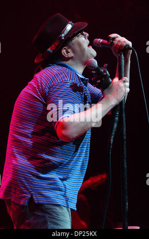 17 mai 2006, à Myrtle Beach, SC, États-Unis d'Amérique ; musicien JOHN POPPER du band Blues Traveler effectue vivre comme il y a 2006 tour fait un arrêt à Barefoot Landing. Crédit obligatoire : Photo par Jason Moore (©) Copyright 2006 par Jason Moore Banque D'Images